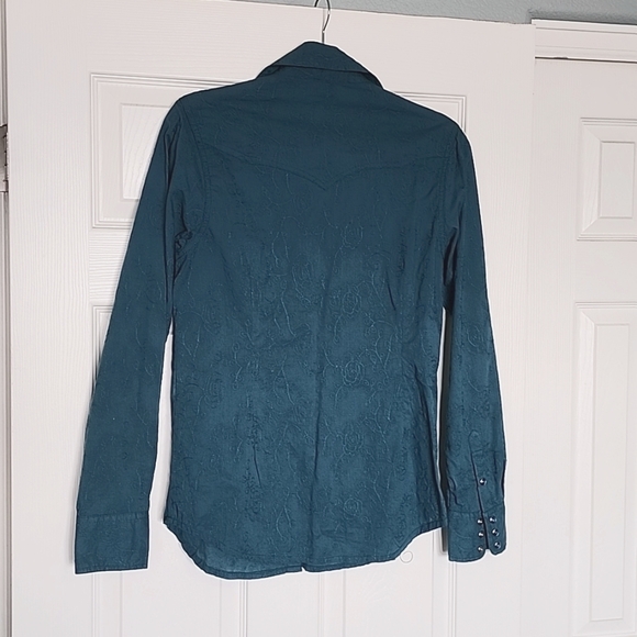 Button down shirt with snap buttons - Picture 2 of 4